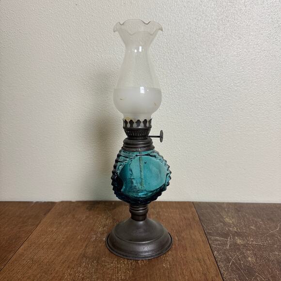 Vintage Hong Kong Metal Blue Glass Frosted‎ Hurricane Shade 10 inch Oil Lamp - Picture 3 of 11